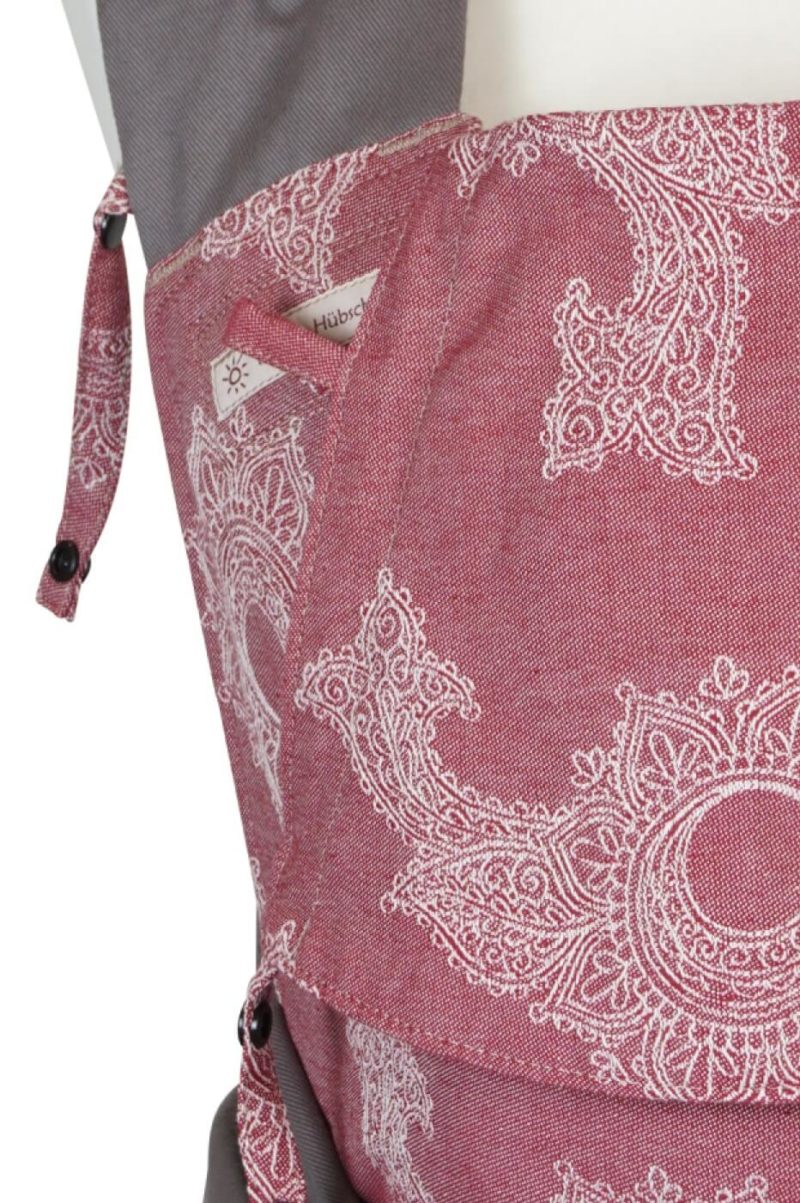 Mei Tai Babysize Floral Bordeaux Detailansicht Babytrage Fräulein Hübsch Mei Tai Babysize Weinrot weiß florales Muster