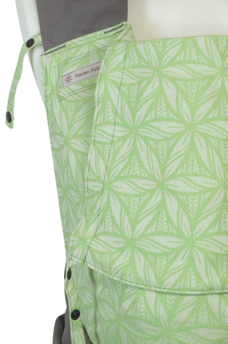 Mei Tai Toddlersize Lorelei Apfelgrun Babytrage Fräulein Hübsch Mei Tai Toddlersize Apfelgrün mit floralem Motiv Detailansicht