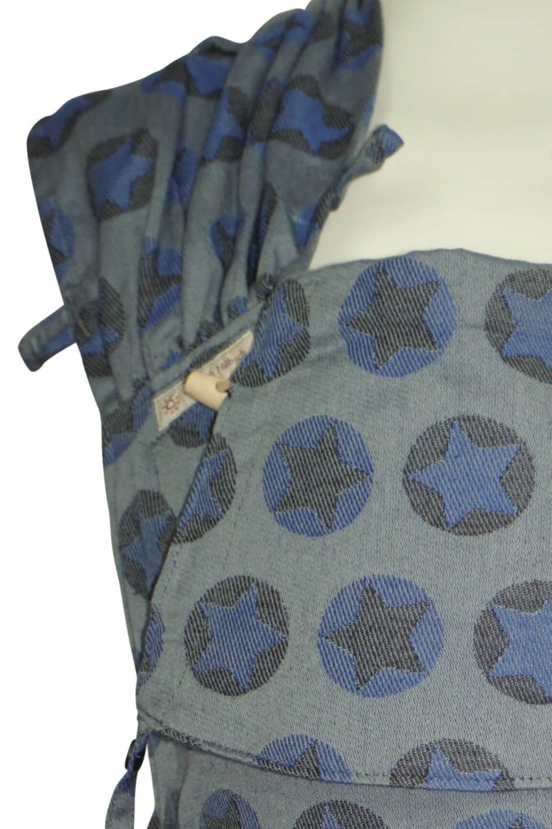 Babytrage WrapCon Babysize Stars all over Blau Babytrage Fräulein Hübsch WrapCon Toddlersize Hellgrau mit blauen und dunkelgrauen Sternen