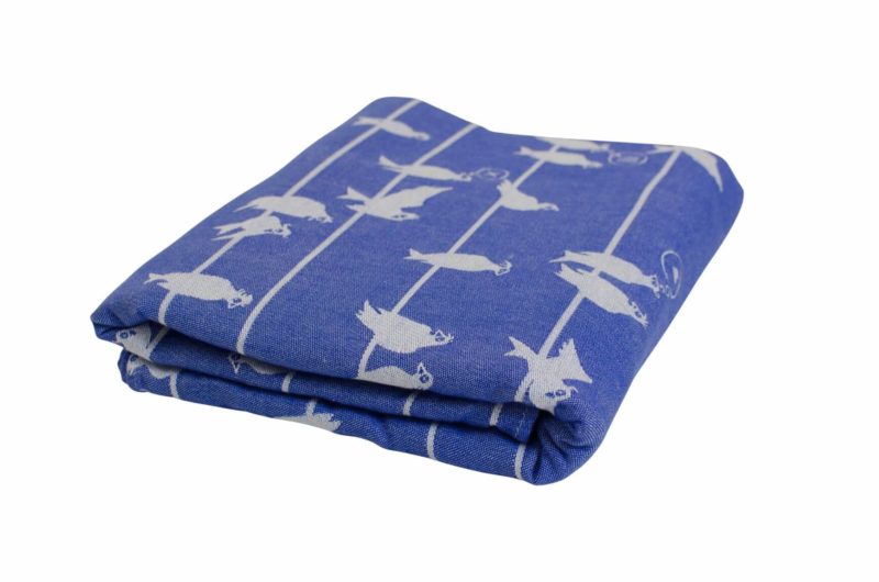 Tragetuch BirdsOnAWire Marine gefaltet komp Fräulein Hübsch Tragetuch in Blau und Weiß mit Vögel