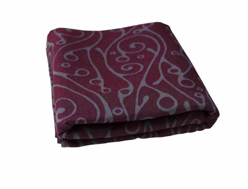 Tragetuch Seaweed Bordeaux Tragetuch Fräulein Hübsch Weinrot mit geschwungenem, hellgrauen Muster