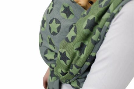 Tragefoto Fräulein Hübsch Tragetuch mit schwarzen und grünen Sternen