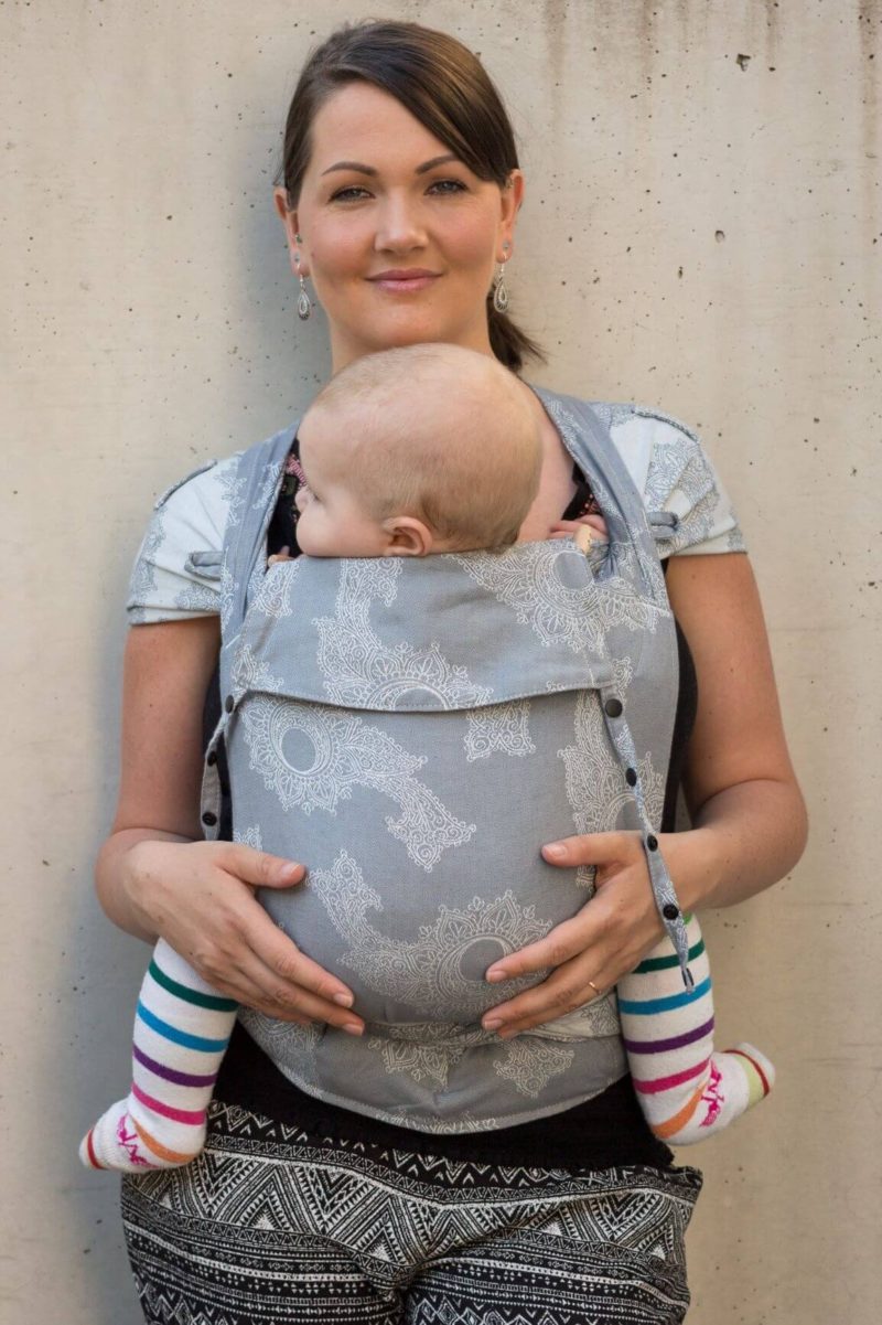 Babytrage WrapCon Floral Silber Babysize Babytrage Fräulein Hübsch WrapCon Babysize in Silber mit weißen floralen Muster