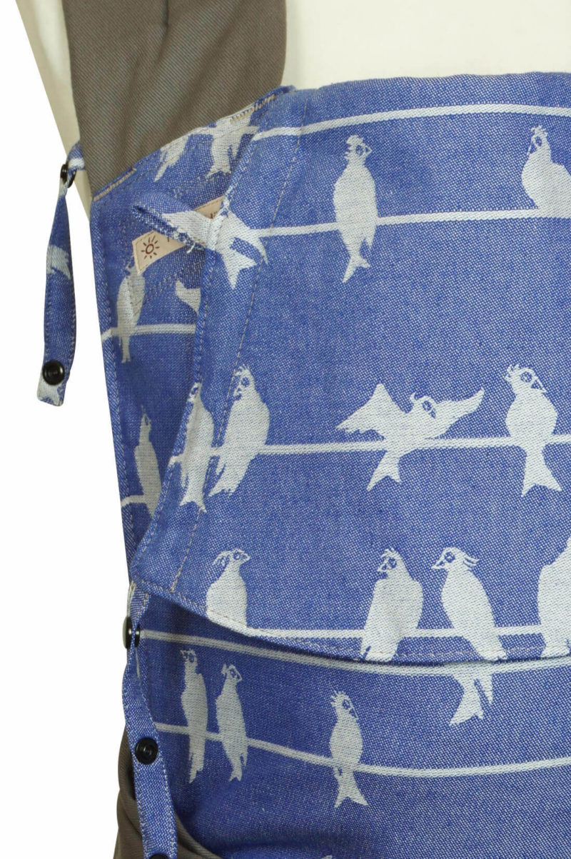 Babytrage Mei Tai BirdsOnAWire Marine Babytrage Fräulein Hübsch Mei Tai Babysize in Blau mit weißen Vögel Detailansicht