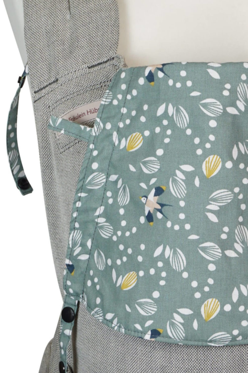 Babycarrier  SoftTai Babysize "Swallows" Detail Fräulein Hübsch Babycarrier  Soft Tai Babysize Light Grey with Swallows and Leaves on Headrest