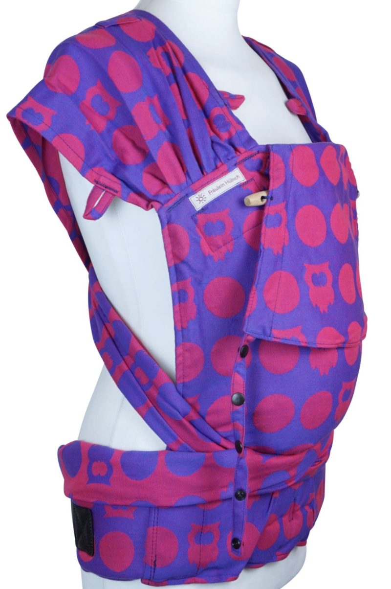 Babytrage Fräulein Hübsch WrapCon Toddlersize mit pinken Eulen auf blauen Hintergrund seitliche Ansicht