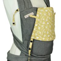 Babytrage Fräulein Hübsch Mei Tai Babysize Dunkelgrau mit Friedenstauben auf ockerfarbener Kopfstütze