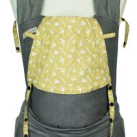 Babytrage Fräulein Hübsch Mei Tai Babysize Naturweiß mit Faultieren auf der Kopfstütze und beigen Trägern