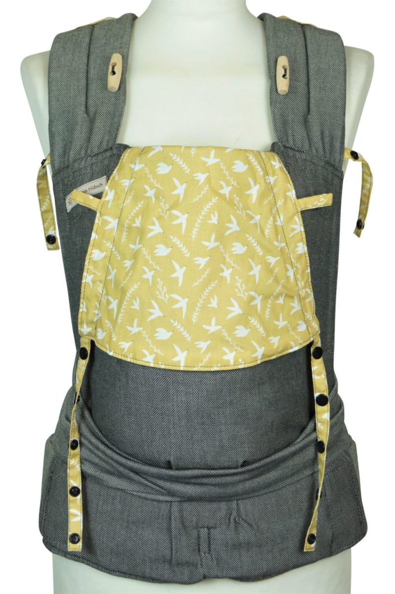 Babycarrier SoftTai Babysize Dove of Peace Front Babytrage Fräulein Hübsch Mei Tai Babysize Naturweiß mit Faultieren auf der Kopfstütze und beigen Trägern