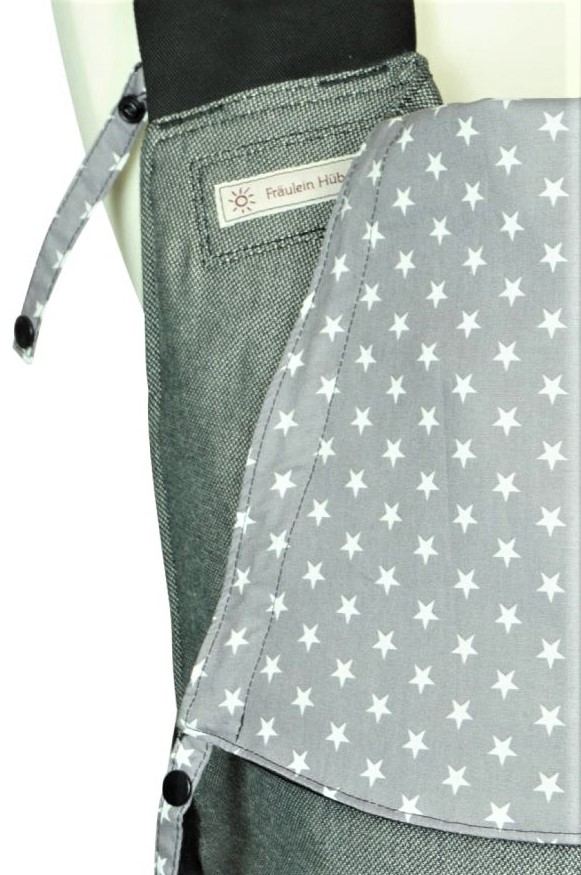 Mei Tai Toddlersize Sterne Dunkelgrau ST Babytrage Fräulein Hübsch Mei Tai Toddlersizer dunkelgrau mit weißen Sternen auf grauer Kopfstütze