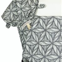 Babytrage Fräulein Hübsch WrapCon Babysize dunkelgrau mit floralen Motiv Detailansicht