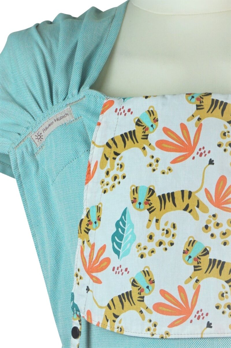 WrapCon Toddlersize Little Tiger Detail Detailansicht der Babytrage Fräulein Hübsch WrapCon Toddlersize Türkise Trage mit Tigern und Blättern auf der Kopfstütze