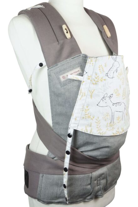 Babycarrier Fräulein Hübsch Mei Tai Babysize Light Grey with Bunnies and Deer on the Headrestn Hübsch Mei Tai Babysize Hellgrau mit Hasen und Rehen auf der Kopfstütze