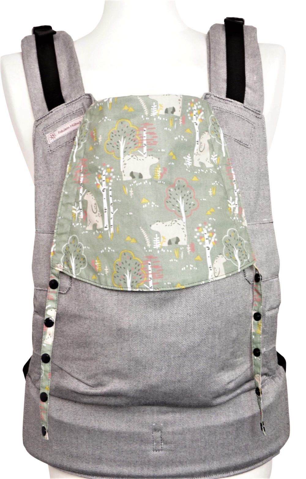 Fräulein Hübsch Babytrage Fullbuckle in Hellgrau mit Bären und Birken auf der Kopfstütze in Frontalansicht