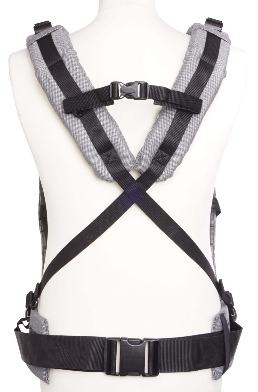 Fullbuckle Onesize Graphite Ruckansicht gekreuzt Fräulein Hübsch Babytrage Fullbuckle in Dunkelgrau von hinten. Man sieht nur den Hüftgurt und die Schulterträger, die gekreuzt getragen werden.
