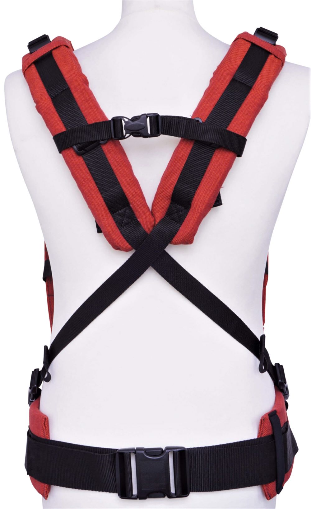 Fullbuckle Onesize Terracotta Ruckansicht gekreuzt Fräulein Hübsch Babytrage Fullbuckle in Terracotta-Rot. Rückansicht mit den beiden Träger gekreuzt getragen.