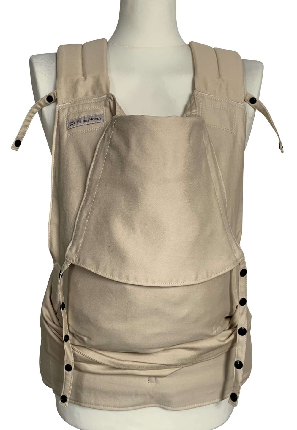 SoftTai Toddlersize Sand Babytrage Fräulein Hübsch SoftTai Toddlersize in Sand. Schulterträger sind zum Binden, Hüftgurt mit Schnalle.