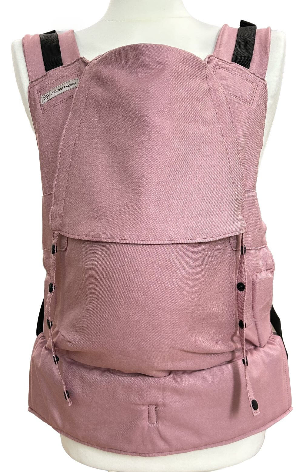 Fullbuckle Rucksacktrage in der Farbe Rose auf einer Schneiderpuppe. Alle Gurt schließen mit SChnallen wie bei einem Rucksack, kein Binden.