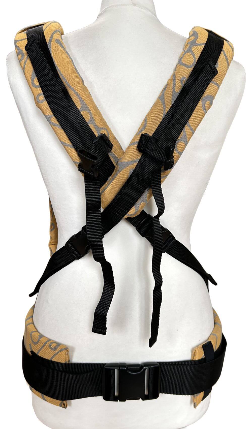 Fullbuckle Newborn Seaweed Bernstein Rückansicht Träger gekreuzt Fullbuckle Babytrage Newborn mit grauem Muster auf gelbem Grund in der Rückansicht. Die Träger sind überkreuzt.