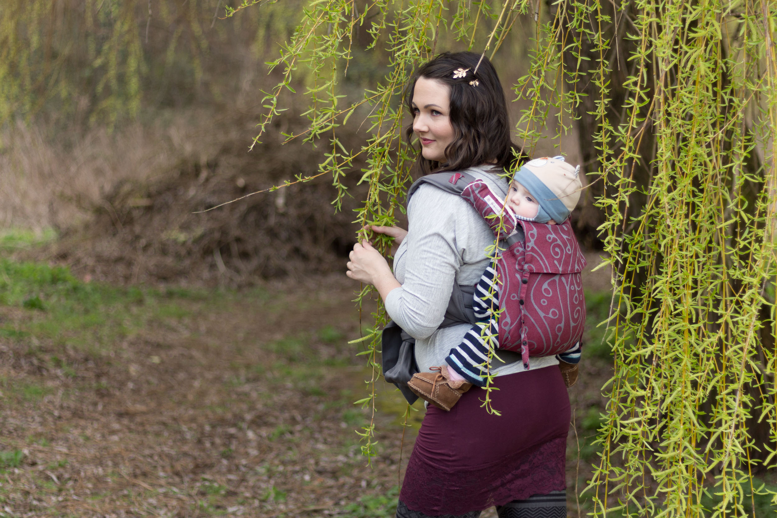 Baby auf dem Rücken tragen – Schritt-für-Schritt-Anleitung
